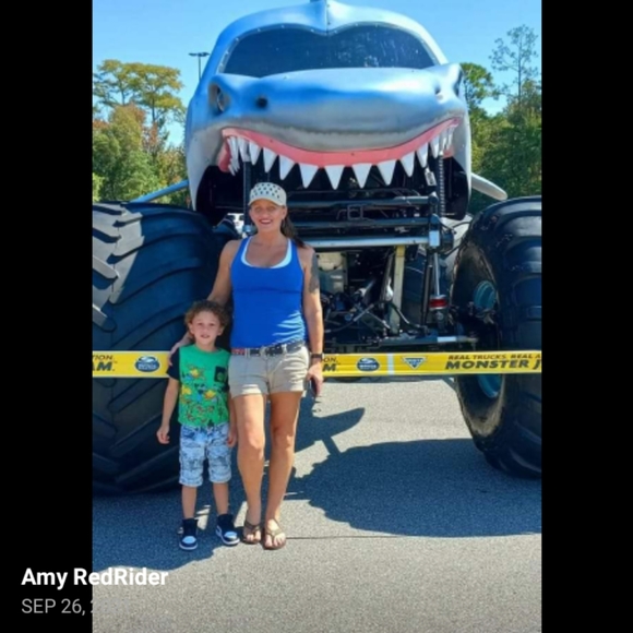 Meet your Posher, Amy - Picture 4 of 7